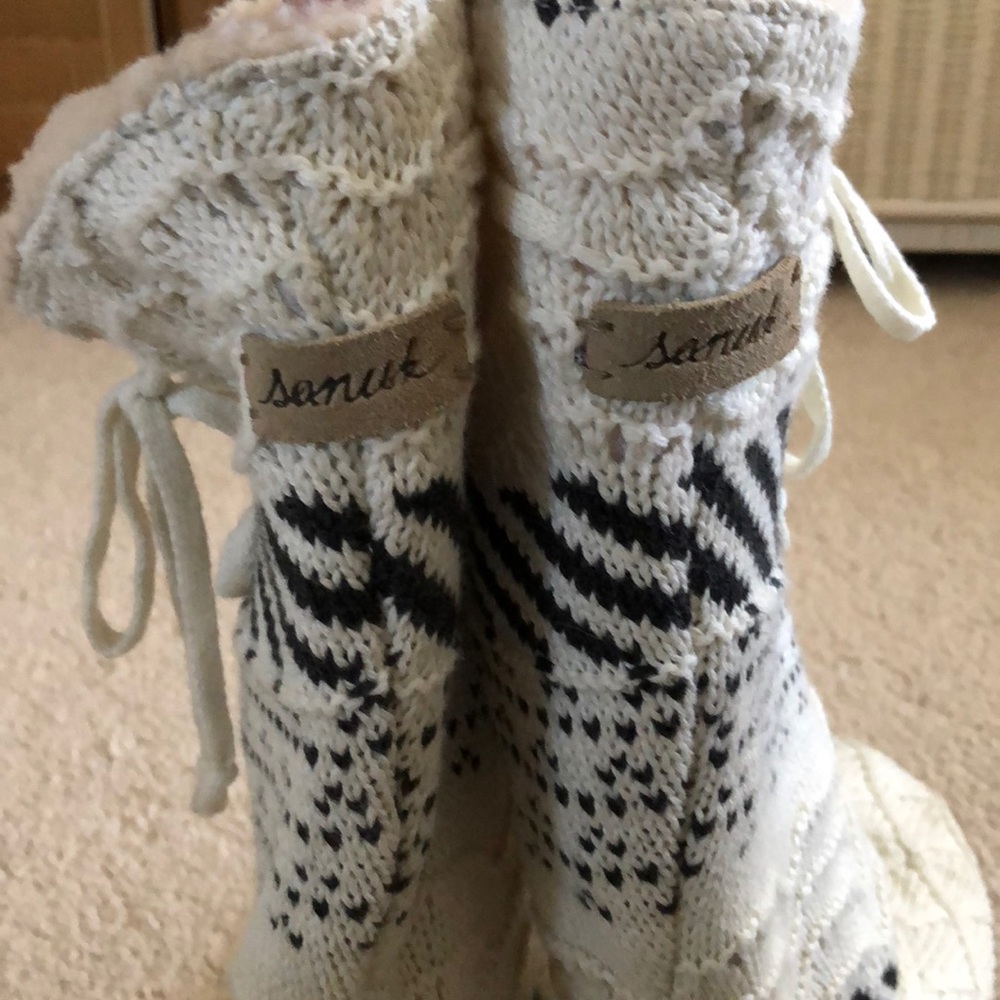 Sanuk booties